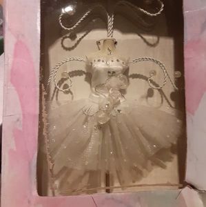 Balerina jewelry tree 1 pink, 1 white